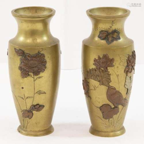 Art et objets d'Asie - Paire de vases japonais en bronze...