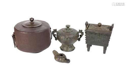 Art et objets d'Asie - Jarre japonaise de couleur bronze...