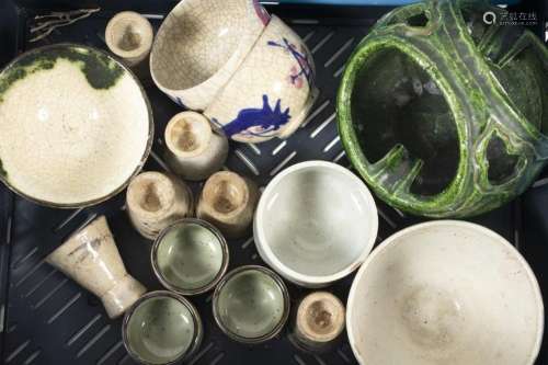 Art et objets asiatiques - Une collection de tasses à saké j...