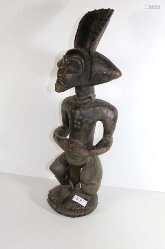 Afrique, Sculpture d'homme debout en bois, clous et tors...
