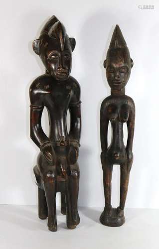 Afrique, Réunion de deux sculptures en bois figurant un homm...