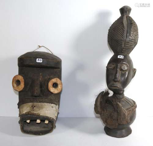 Afrique, Réunion d'un masque en bois (h : 28,5 cm) et d&...