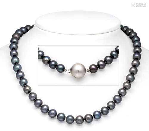 Pearl necklace with ball clasp