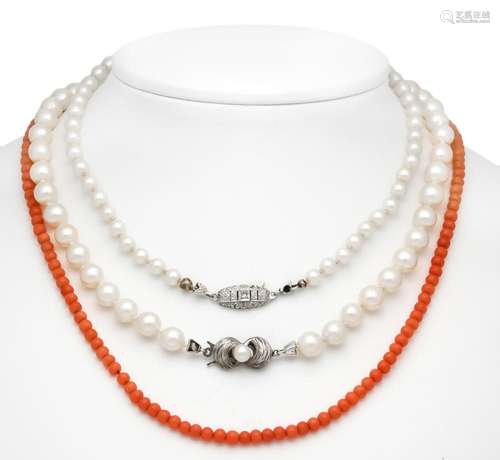 mixed lot 2 pearl necklaces 1