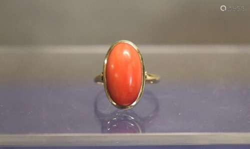 Bague or 750/°° cabochon de corail 17