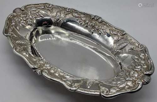 An Eastern silver dish, repousse embossed, 320g, L.29cm
