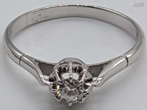 An 18ct white gold and diamond ring, 2g,