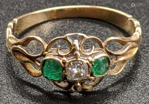 A Georgian diamond and emerald yellow gold ring, the