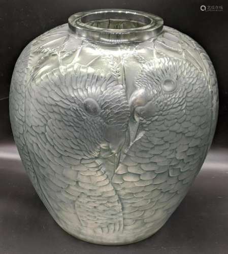 Rene Lalique Alicante vase, blue frosted glass