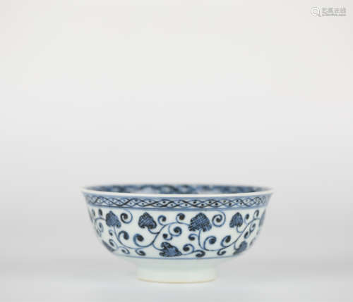 Chinese blue and white flower pattern porcelain bowl, Ming