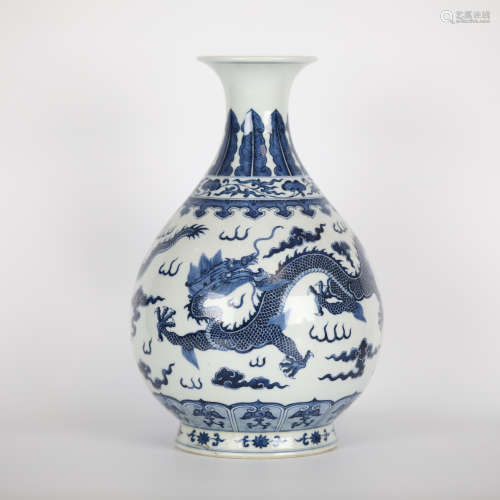 Blue and white dragon pattern porcelain plate, Qing