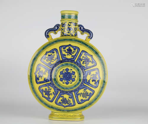 Ancient Chinese porcelain vase,Qianlong