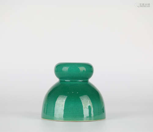 Chinese green glazed porcelain Zun，18th