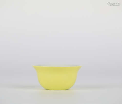 Chinese yellow glazed porcelain cup, Ming