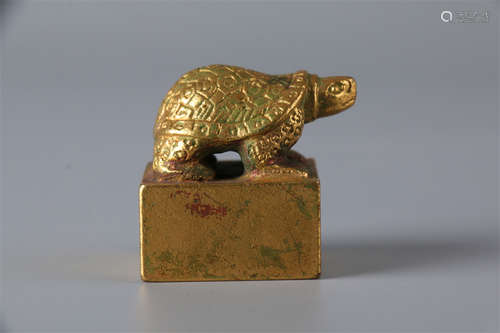 A Gilt Copper Turtle-Knob Seal.