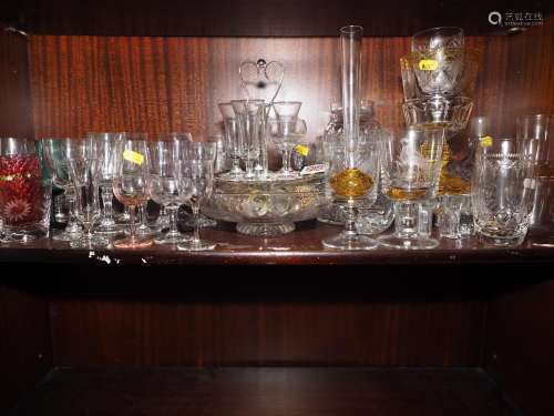 A quantity of glassware, including a yellow and clear cut gl...