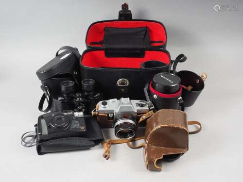A Hanimex Topcon camera with lens, a Topcor 1:4 200mm lens, ...