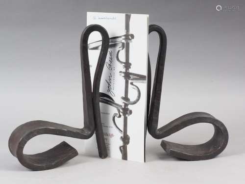 John Creed: wrought steel, a pair of scroll book ends, 11 hi...