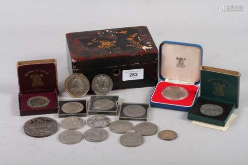 A quantity of coins, including commemorative crowns, in a la...