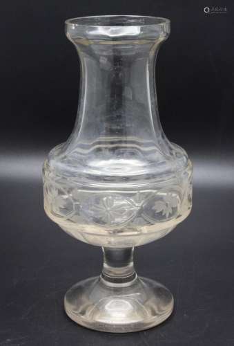 Große Glasvase mit Schliffdekor / A cut glass vase with flow...