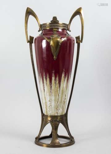 Große Jugendstilvase / An Art Nouveau ceramic vase, wohl Fra...