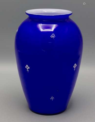 Jugendstil Vase / An Art Nouveau glass vase with scattered f...