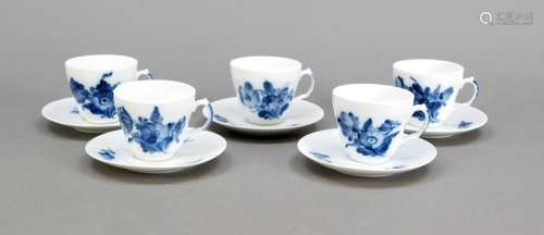 Five demitasse cups with sauce