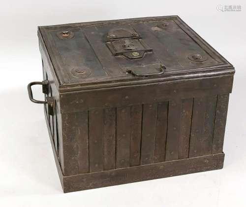 Iron box/war chest, 18th/19th