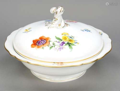 Round lidded bowl, Meissen, 19