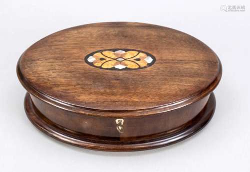 Oval wooden box, beginning of
