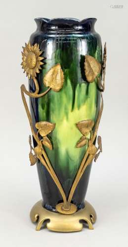 Large Art Nouveau vase, c. 190
