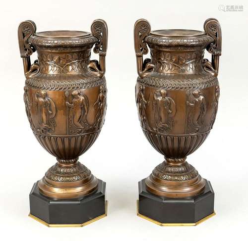 Pair of coupes/ornamental vase