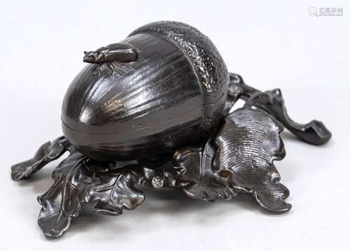 Acorn-shaped lidded box, late