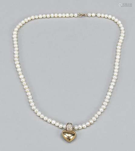 Pearl necklace with heart pend