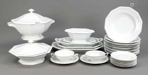 Large dinner service, approx.