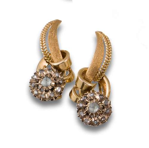 EARRINGS, 1940S, IN YELLOW GOLD AND DIAMONDS