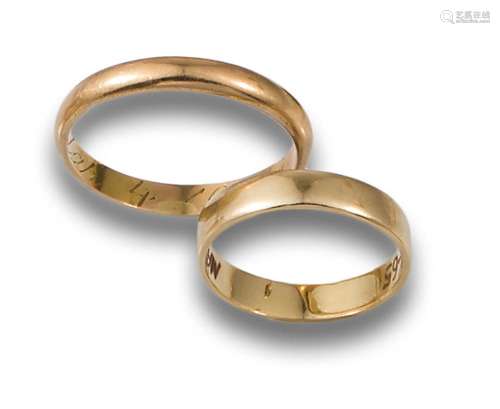 SET OF TWO YELLOW GOLD WEDDING RINGS