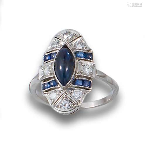 Art Deco shuttle ring in platinum, with marquise cabochon sa...