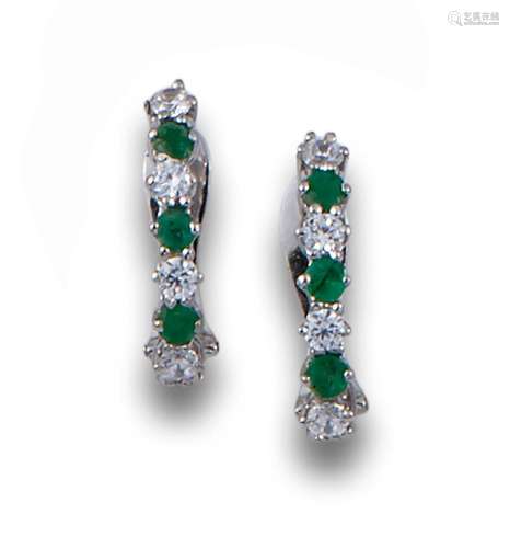 18kt white gold Creole socks made of round-cut emeralds and ...
