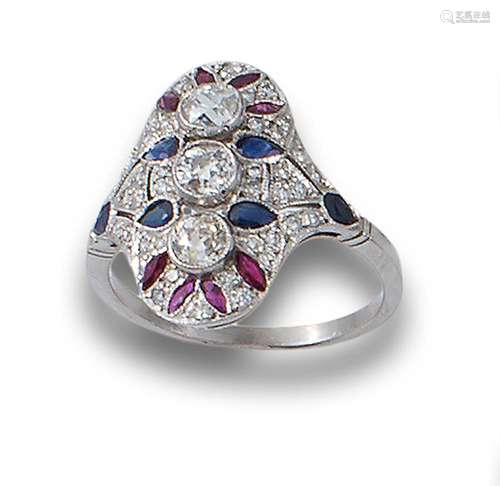 Antique style shuttle ring in platinum, comprising three old...