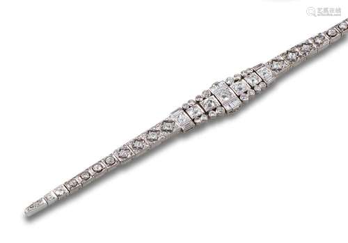 DECO DIAMOND BRACELET, PLATINUM