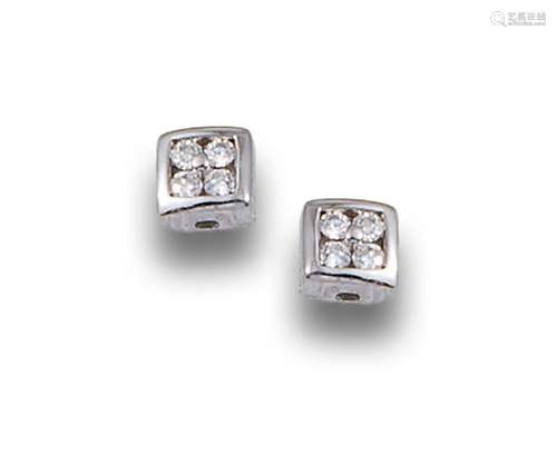 18kt white gold earrings with a square shape studded with di...