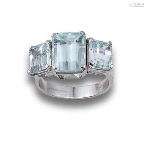 18kt white gold triple ring comprising three emerald-cut aqu...