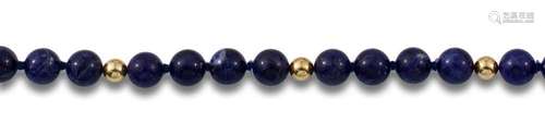 Necklace made of lapis lazuli beads with 18kt yellow gold be...