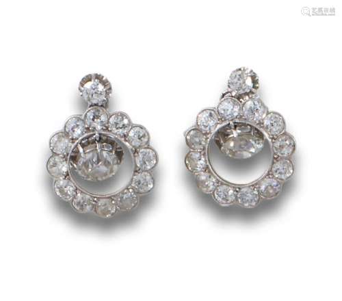Art Deco long earrings in platinum with diamonds
