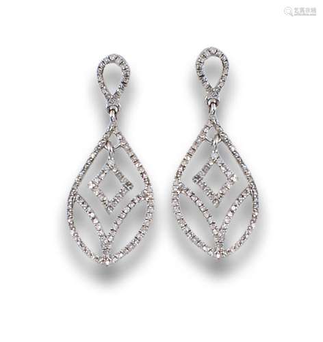 WHITE GOLD DIAMOND PENDANT EARRINGS