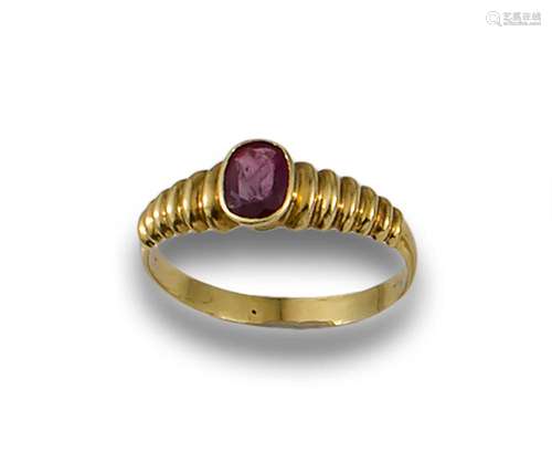 GOLD RING WITH RUBY