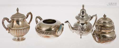 Set consisting of a silver tea set, a silver sugar bowl and ...