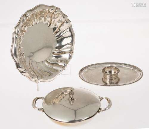 Silver fritter holder with lid