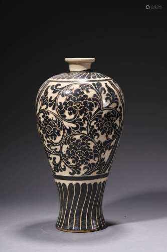 16世纪磁州窑剔刻黑釉梅瓶